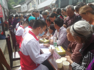 文安鄉(xiāng)健康扶貧進(jìn)鄉(xiāng)村 義診服務(wù)暖民心，營(yíng)養(yǎng)咨詢助健康